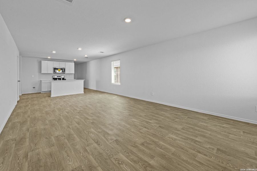 Spacious, unfurnished interior of a new home in Hickory Ridge, Elmendorf (Image 19).