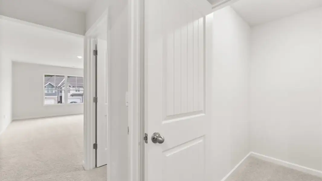 Spacious, unfurnished interior of a new home in Hughes Court, Dawsonville (Image 19).