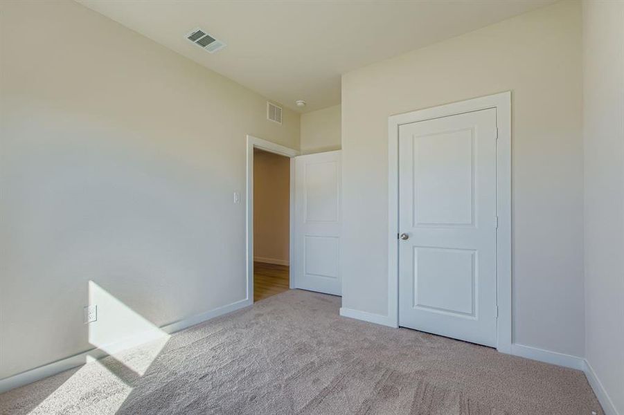 Spacious, unfurnished interior of a new home in Middlefield Village, Dallas (Image 23).