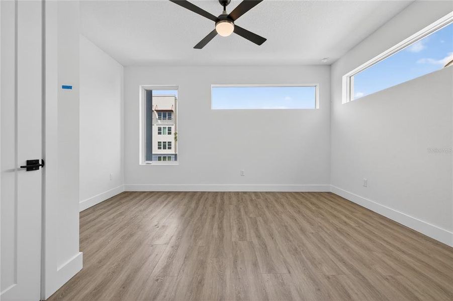 Spacious, unfurnished interior of a new home in , St. Petersburg (Image 32).