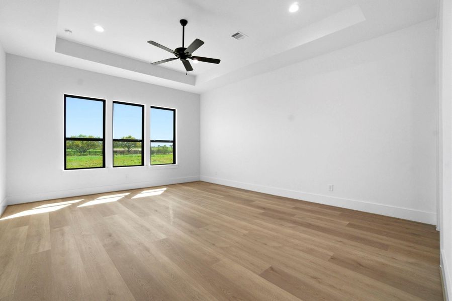 Spacious, unfurnished interior of a new home in Chapel Bend, Montgomery (Image 14).