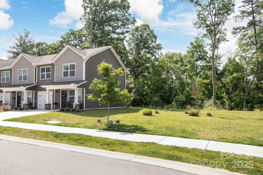 End Unit and a Sidewalk Community End Unit and a Sidewalk Community