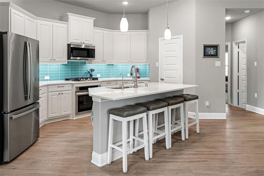 Open kitchen area great for entertaining.