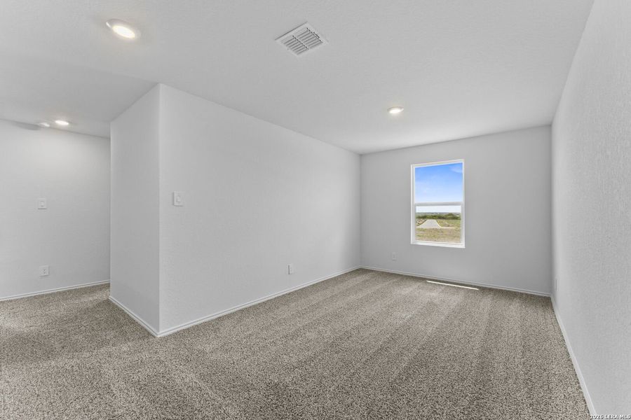 Spacious, unfurnished interior of a new home in Avenida, Converse (Image 15).
