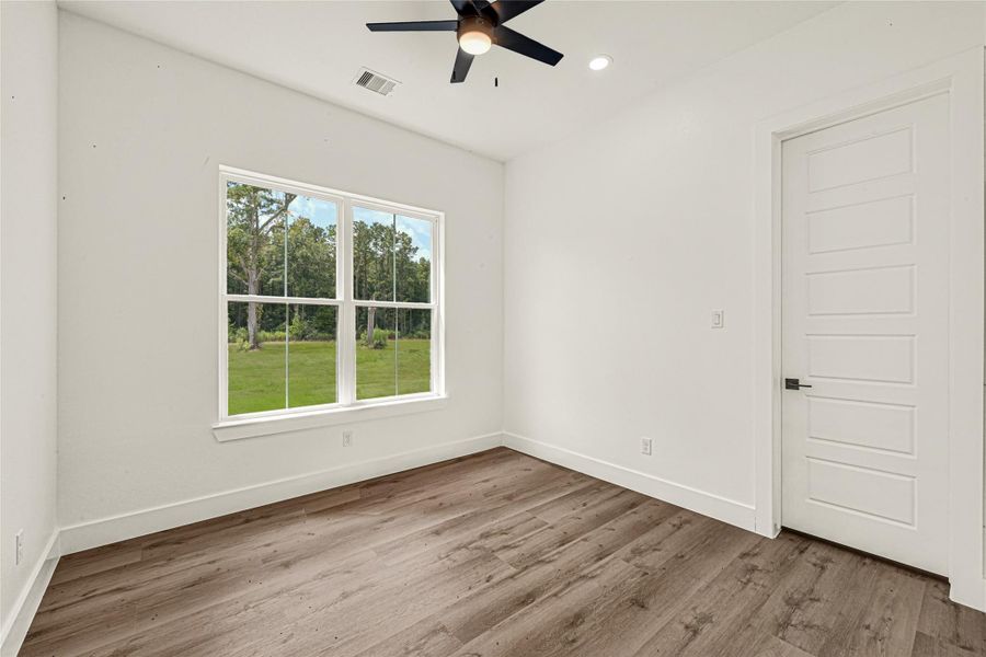 Spacious, unfurnished interior of a new home in , Conroe (Image 15).