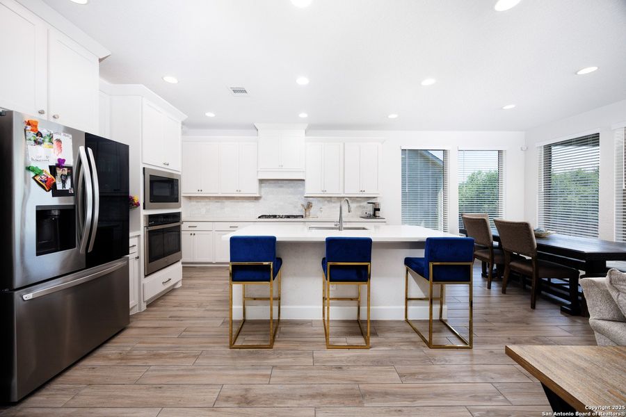 Furnished interior view inside a new home in Weston Oaks 55', San Antonio (Image 31). Furnished interior view inside a new home in Weston Oaks 55', San Antonio (Image 31).