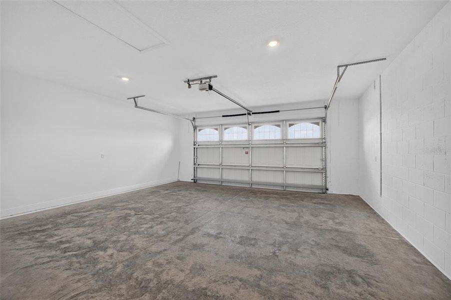Spacious, unfurnished interior of a new home in , Ocala (Image 43).