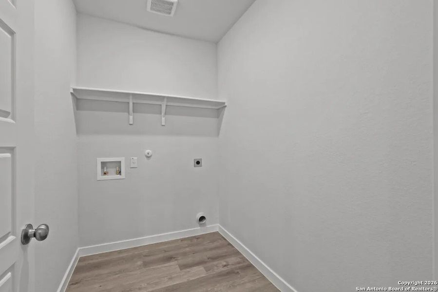 Spacious, unfurnished interior of a new home in Summerlin, San Antonio (Image 12).