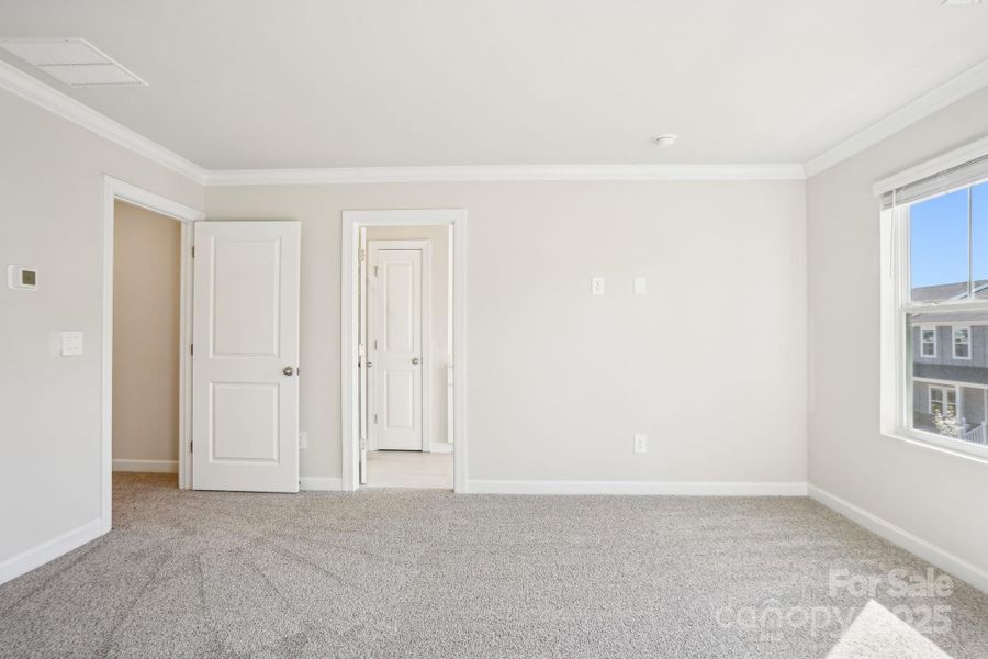 Spacious, unfurnished interior of a new home in Crossrail Station, Mooresville (Image 20).