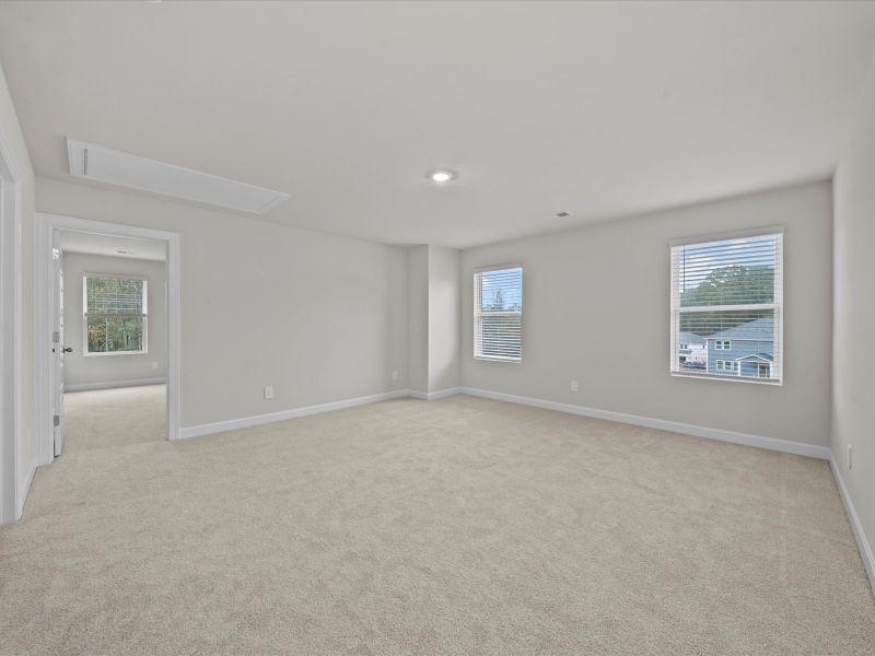 Spacious, unfurnished interior of a new home in Wexford Park, Fountain Inn (Image 13).