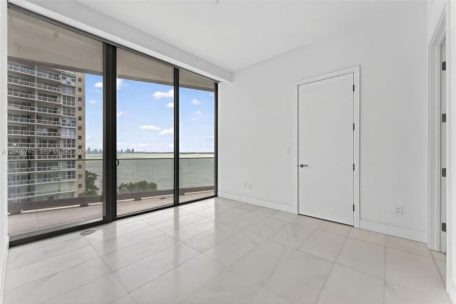 Spacious, unfurnished interior of a new home in , Miami (Image 16).