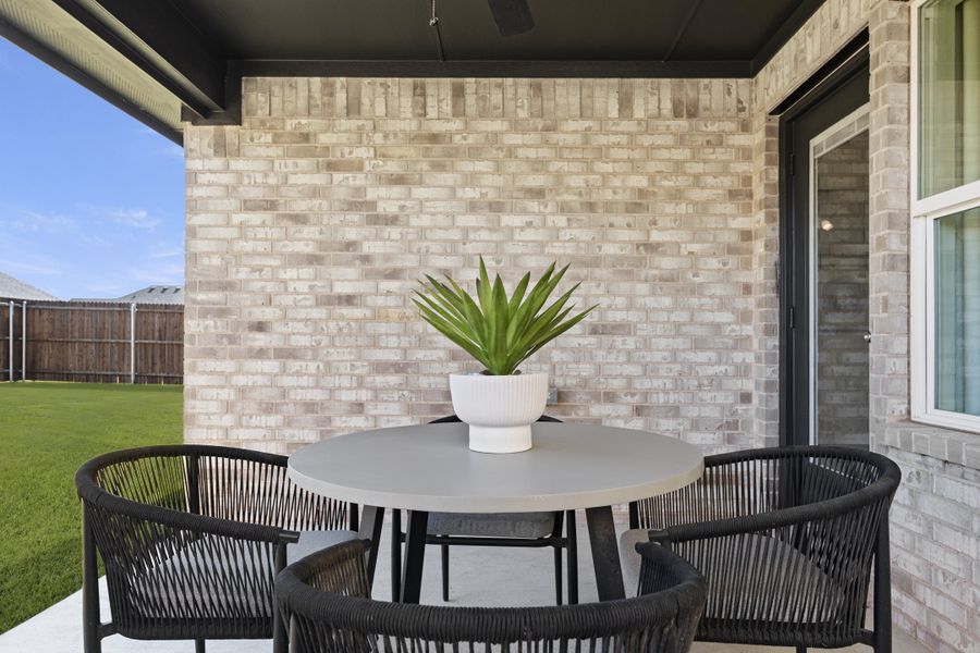 Representative exterior details of a home built from the Concept 2065 by Risewell Homes in Summer Crest, Fort Worth (Image 4).