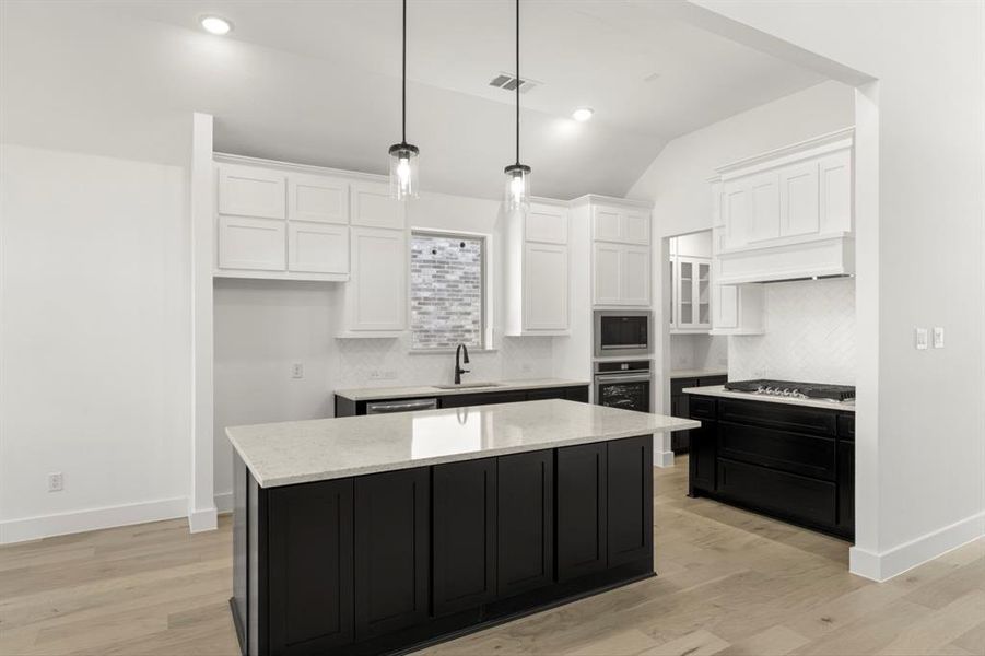 9_10. 5513 Burford - Kitchen (2) 9_10. 5513 Burford - Kitchen (2)