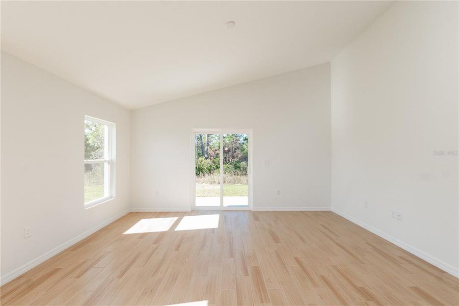 Spacious, unfurnished interior of a new home in , Sebring (Image 15).