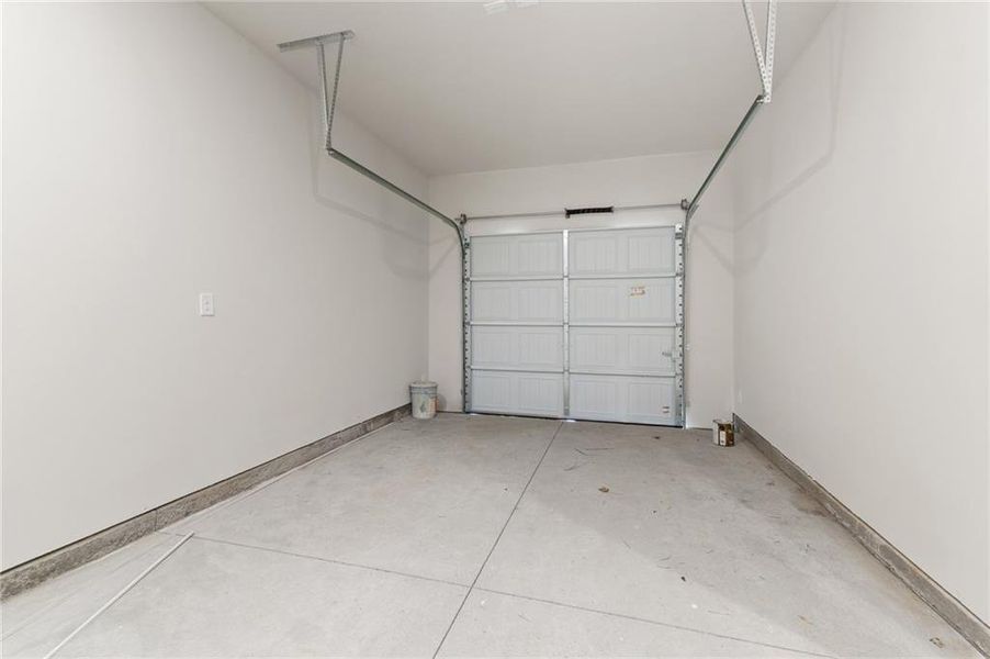 Spacious, unfurnished interior of a new home in Carolina, Palmetto (Image 16). Spacious, unfurnished interior of a new home in Carolina, Palmetto (Image 16).