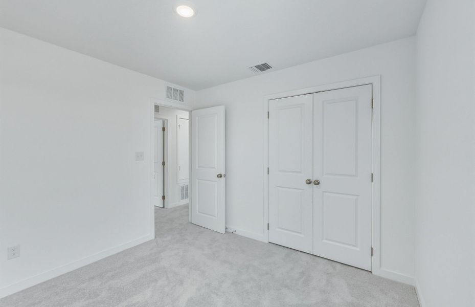 Spacious, unfurnished interior of a new home in Larson Crossing, Elgin (Image 39).