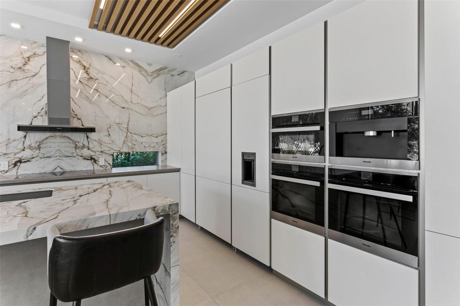 Furnished interior view inside a new home in , Fort Lauderdale (Image 7).