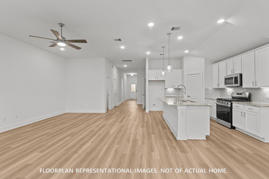 Image 20 of a home in Pinewood at Grand Texas.