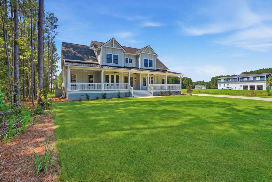 Exterior details and patio area of a home in , Moncks Corner (Image 4).