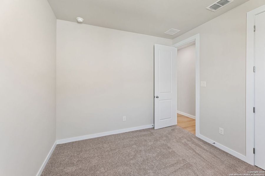 Spacious, unfurnished interior of a new home in Highland Ridge, New Braunfels (Image 16).