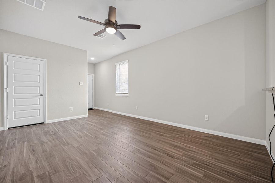 Spacious, unfurnished interior of a new home in Charleston Heights, Rosharon (Image 42).