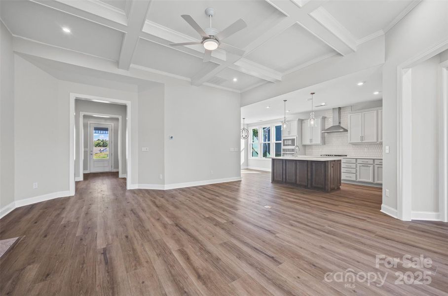 Spacious, unfurnished interior of a new home in Handsmill on Lake Wylie, York (Image 31).