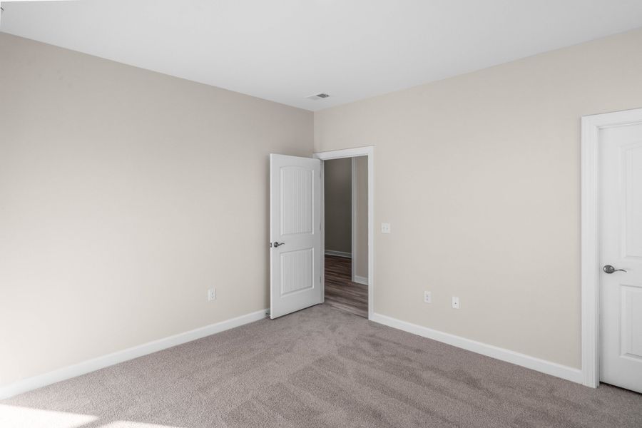 Spacious, unfurnished interior of a new home in Coastal Club of the Carolinas, Calabash (Image 22).