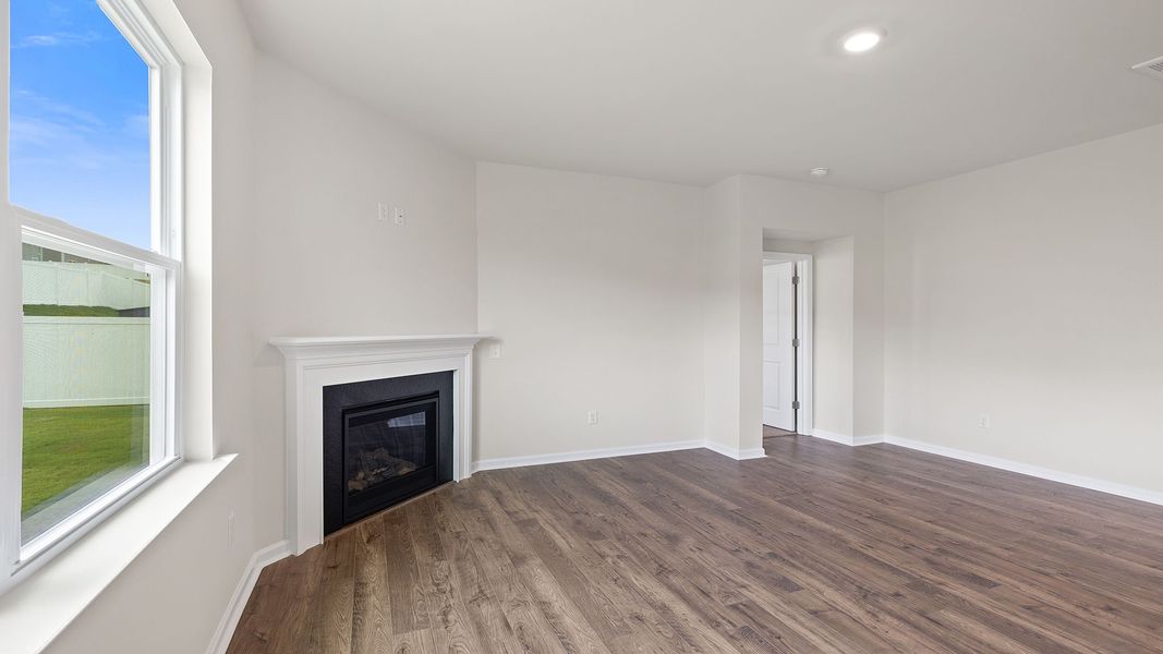 Spacious, unfurnished interior of a new home in Woodglen, Piedmont (Image 25).