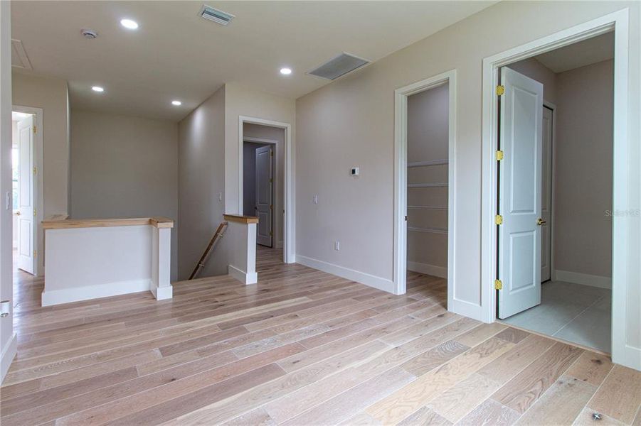 Spacious, unfurnished interior of a new home in , Tampa (Image 81).