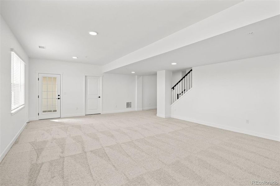Spacious, unfurnished interior of a new home in Deer Creek, Littleton (Image 21).