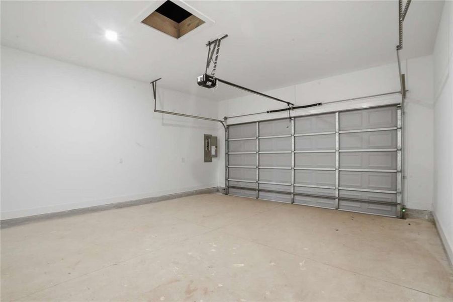 Spacious, unfurnished interior of a new home in , Atlanta (Image 18).