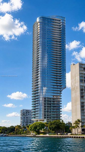 Condo located in Miami, FL showcasing its design and architecture (Image 15).