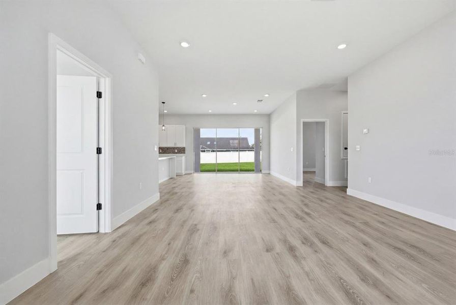 Spacious, unfurnished interior of a new home in , Ocala (Image 27).