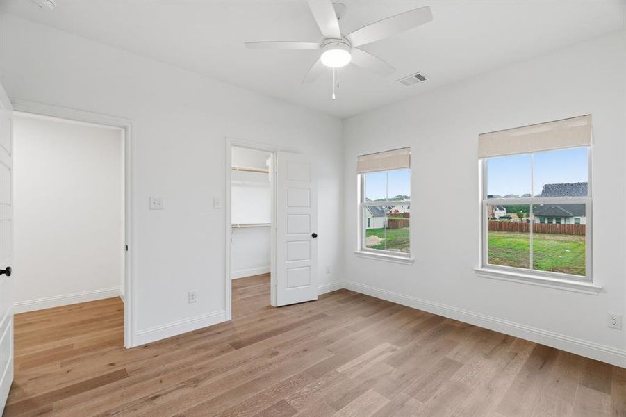 Spacious, unfurnished interior of a new home in , Aledo (Image 34).