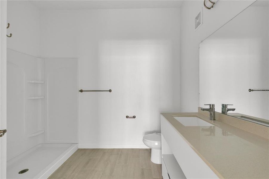 Spacious, unfurnished interior of a new home in , Orlando (Image 18).