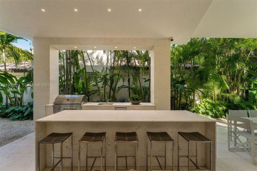 Exterior details and patio area of a home in , Miami (Image 26).