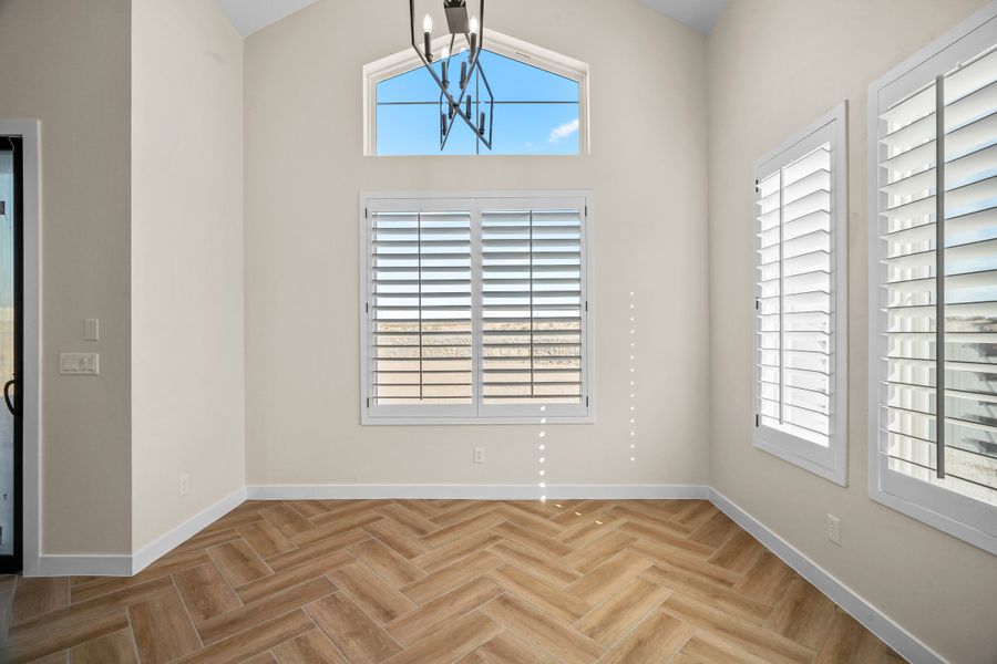 Spacious, unfurnished interior of a new home in Verdancia, El Paso (Image 41).