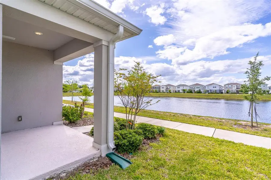 Exterior details and patio area of a home in , St. Cloud (Image 3).