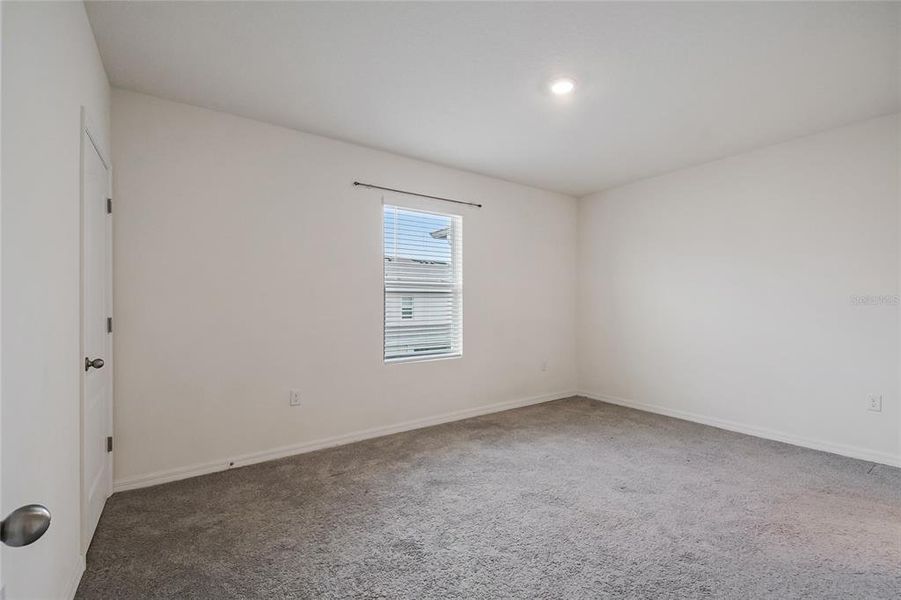 Spacious, unfurnished interior of a new home in , Howey-in-the-Hills (Image 37).