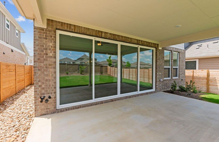 Exterior details and patio area of a home in Horizon Lake, Leander (Image 18).