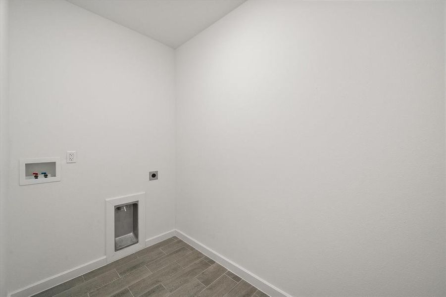 Spacious, unfurnished interior of a new home in , Barry (Image 21).
