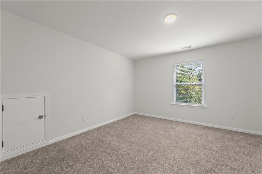 Spacious, unfurnished interior of a new home in , Hampton (Image 36).