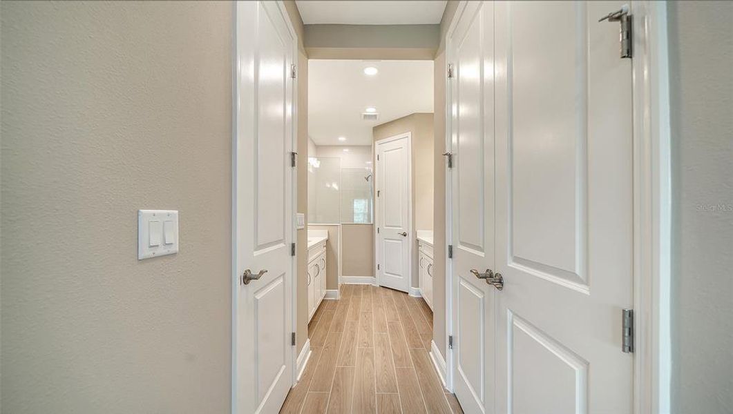 Spacious, unfurnished interior of a new home in Windward, Lakewood Ranch (Image 30).