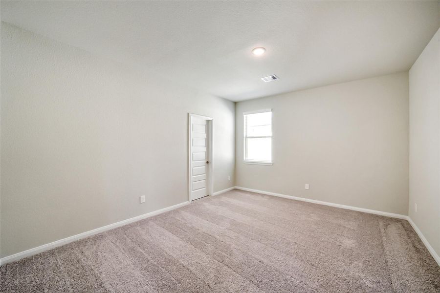 Spacious, unfurnished interior of a new home in Anderson Lake, Houston (Image 21).