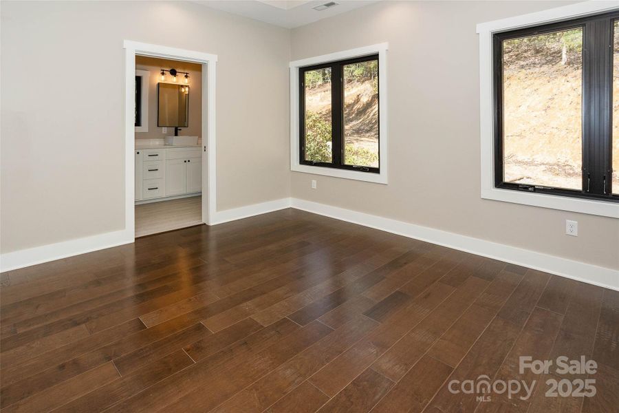 Spacious, unfurnished interior of a new home in , Horse Shoe (Image 22).