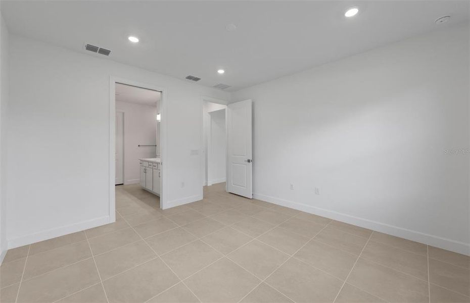 Spacious, unfurnished interior of a new home in Legacy Groves, Nokomis (Image 22).