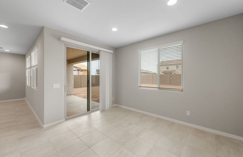 Spacious, unfurnished interior of a new home in El Rancho Santa Rosa, Maricopa (Image 25).