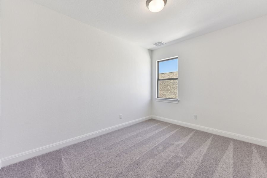 Spacious, unfurnished interior of a new home in 6 Creeks, Kyle (Image 15).