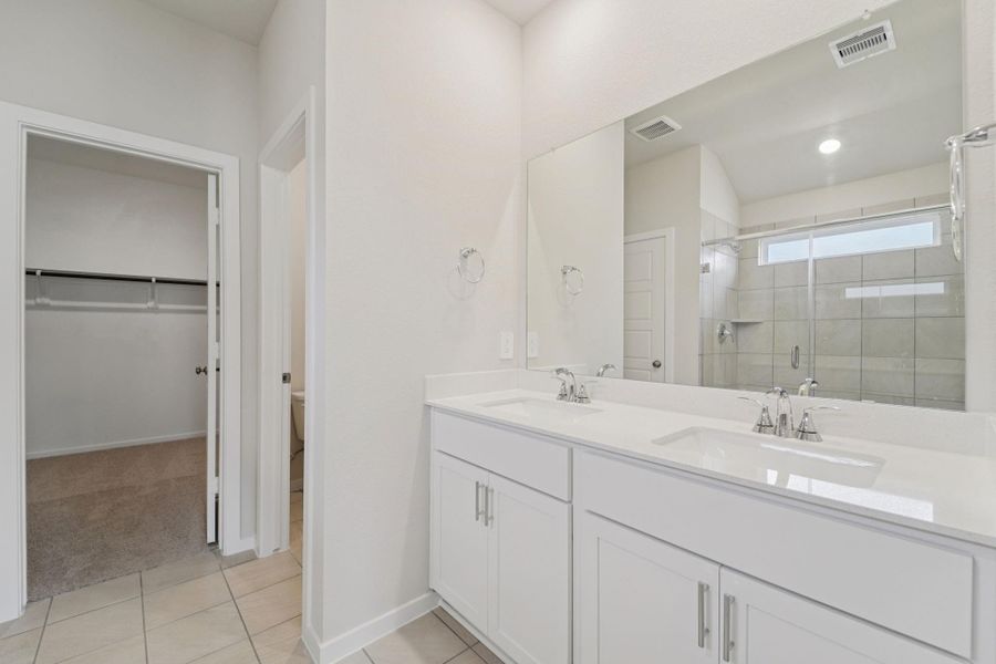 Photo is not of the actual home, but is an inspirational photo of builder’s model home and may depict options, furnishings, and/or decorator features that are not included Photo is not of the actual home, but is an inspirational photo of builder’s model home and may depict options, furnishings, and/or decorator features that are not included