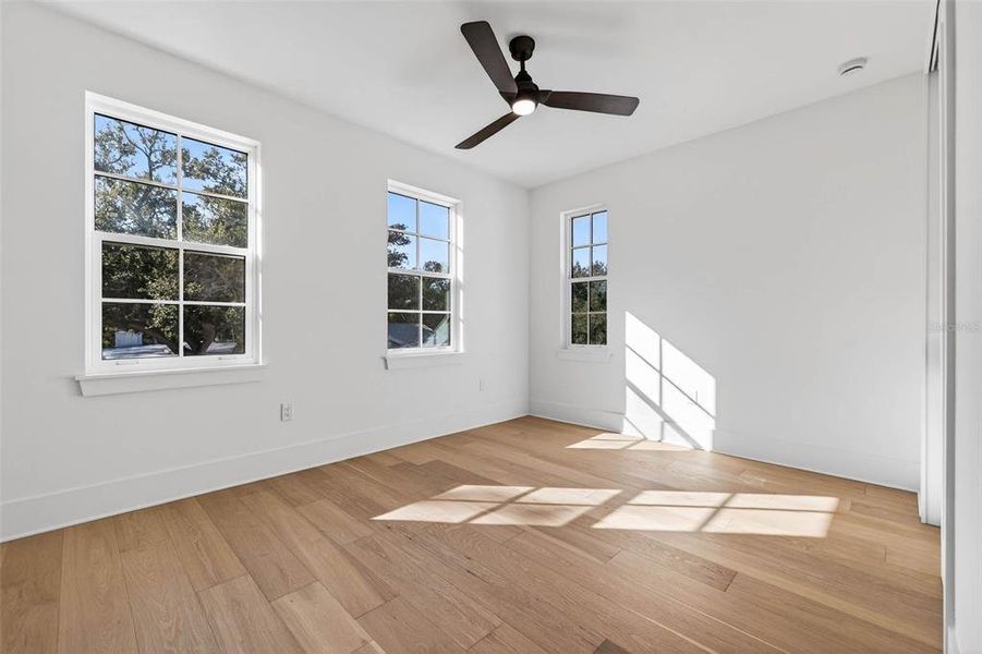 Spacious, unfurnished interior of a new home in , St. Petersburg (Image 24).